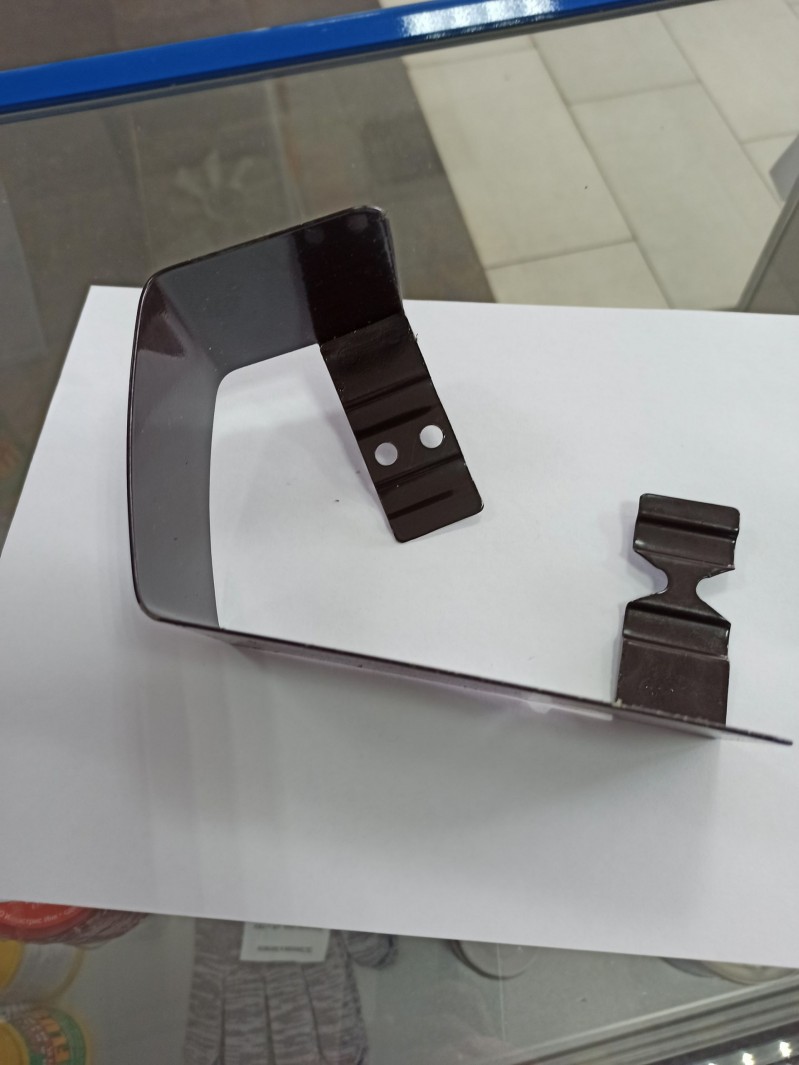 Кожух левый переднего фонаря — 1