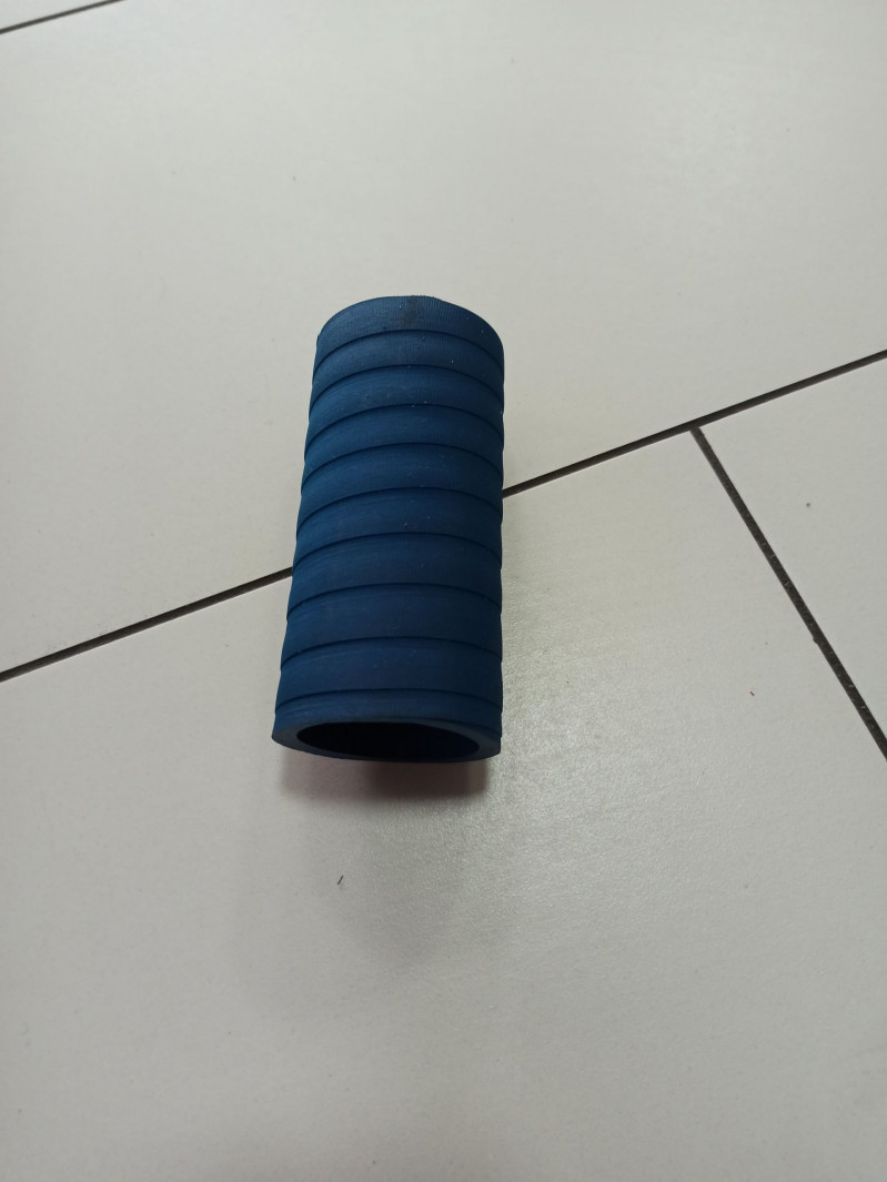 Патрубок радиатора нижний МТЗ-1221 (синий) — 1